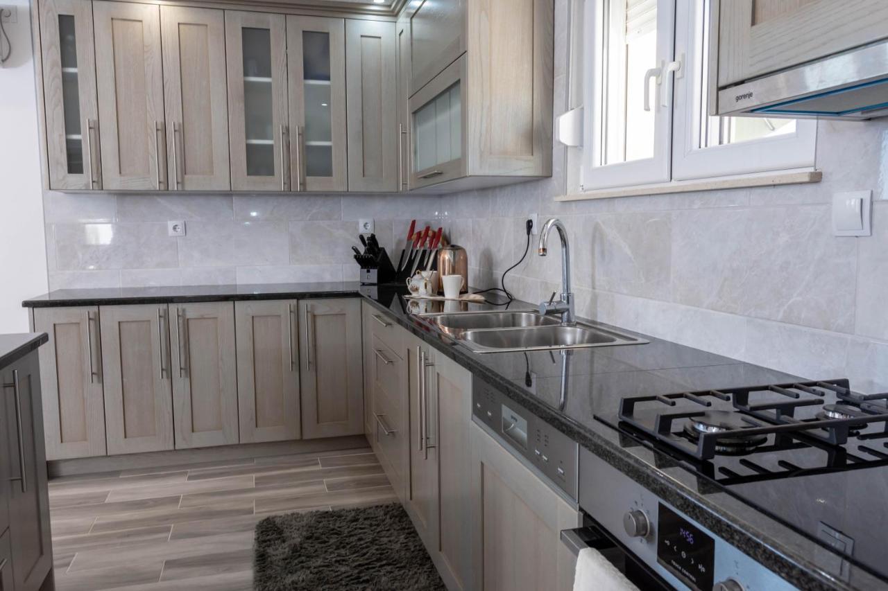 Apartmani Sandra Kaštela Exterior foto